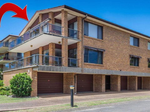 'COLUMBIA VIEWS', 2/9 COLUMBIA CLOSE - AIRCON, WIFI, NETFLIX, VIEWS & BOAT PARKING - Holiday Adelaide 0