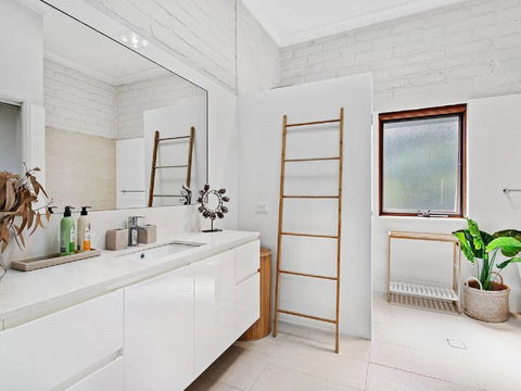 'Nunkeri', 5 Kerrie Close - Stunning House With Fabulous Views, Linen, WIFI & Air Conditioning - Holiday Adelaide 3