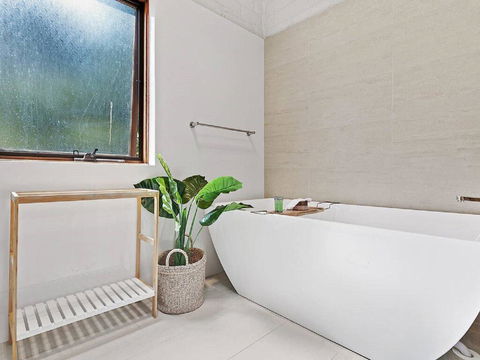 'Nunkeri', 5 Kerrie Close - Stunning House With Fabulous Views, Linen, WIFI & Air Conditioning - Holiday Adelaide 2