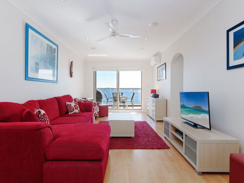 1 'Kiah', 53 Victoria Parade - Stunning Views, Wifi, Aircon, Just Across The Road To The Water - Holiday Adelaide 1