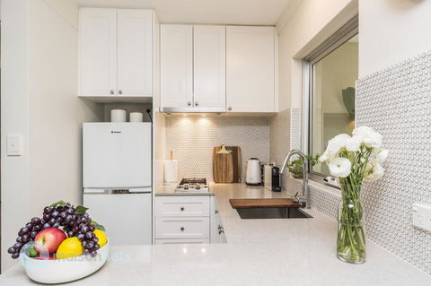 1 Bdrm Manly Beachside Apt With Parking - Holiday Adelaide 1