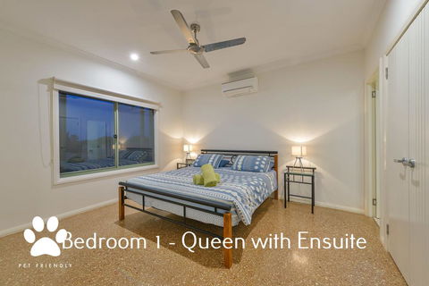 1 Kestrel Place - Great House With A Massive Garage - Holiday Adelaide 1