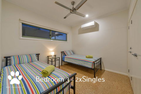 1 Kestrel Place - Great House With A Massive Garage - Holiday Adelaide 3