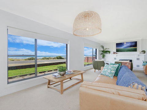 10 OCEAN VILLA - Holiday Adelaide 1