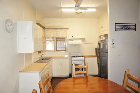 10 Tautog Street House And Unit - Separate Self-contained Unit - Holiday Adelaide 2