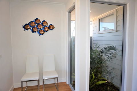 108 Madaffari Drive - Caretta - Luxurious Marina Home With A Spa And Free WiFi - Holiday Adelaide 3