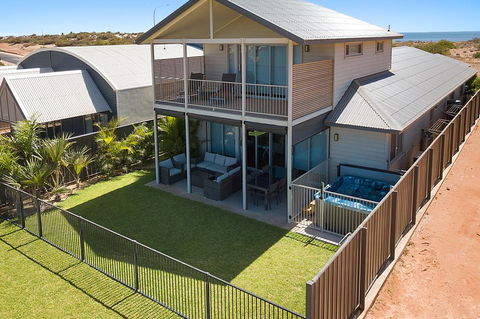 108 Madaffari Drive - Caretta - Luxurious Marina Home With A Spa And Free WiFi - Holiday Adelaide 1