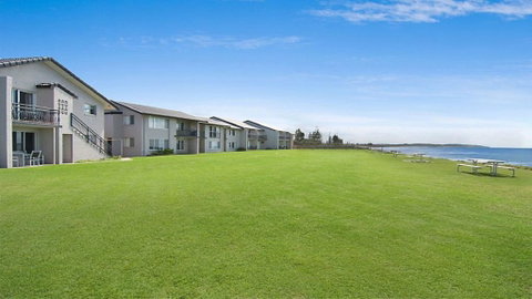 10T Beachfront Apartments - Holiday Adelaide 1
