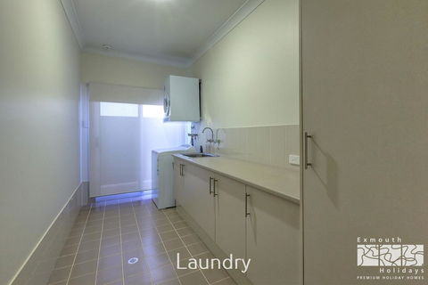11 Kestrel Place - PRIVATE JETTY - Holiday Adelaide 3