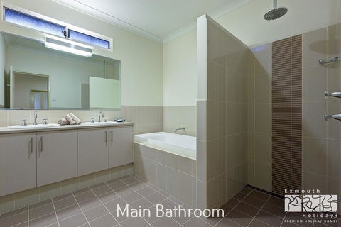 11 Kestrel Place - PRIVATE JETTY - Holiday Adelaide 2