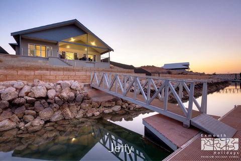 11 Kestrel Place - PRIVATE JETTY - Holiday Adelaide 1