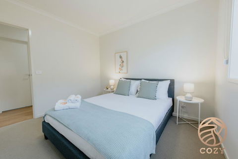 118 Refreshing 3BR Werribee Family House - Holiday Adelaide 2