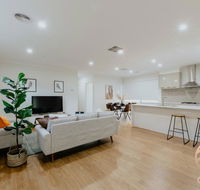118 Refreshing 3BR Werribee Family House - Holiday Adelaide
