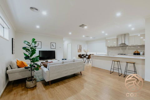 118 Refreshing 3BR Werribee Family House - Holiday Adelaide 0