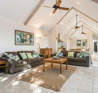 12 Childe Street Byron Bay - Absolute Belongil Summerhouse - Holiday Adelaide