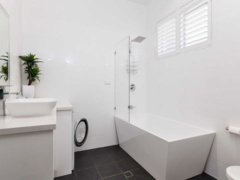 13 'Bayview Towers', 15 Victoria Parade - Ground Floor Unit With Magical Water Views - Holiday Adelaide 3