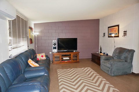13 Grenadier Street - Shady Haven With A Large Outdoor Entertaining Area - Holiday Adelaide 3