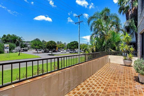 14 'THE DUNES', 38 MARINE DR - LARGE UNIT WITH POOL, TENNIS COURT AND DIRECTLY ACROSS FROM FINGAL - Holiday Adelaide 2