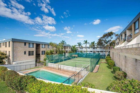 14 'THE DUNES', 38 MARINE DR - LARGE UNIT WITH POOL, TENNIS COURT AND DIRECTLY ACROSS FROM FINGAL - Holiday Adelaide 0