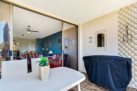 14 'THE DUNES', 38 MARINE DR - LARGE UNIT WITH POOL, TENNIS COURT AND DIRECTLY ACROSS FROM FINGAL - Holiday Adelaide 1
