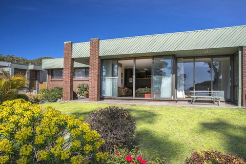 16 Shipton Cres - Secluded Away - Holiday Adelaide 3