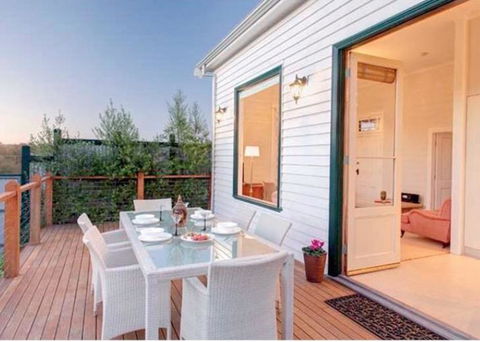 1880s Kananook Boutique Historic Luxury Apartment FSC Private Villa Bairnsdale - Holiday Adelaide 0