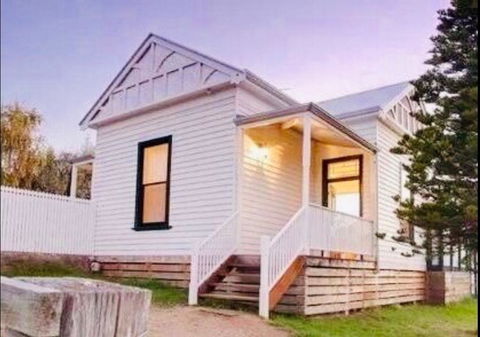 1880s Kananook Boutique Historic Luxury Apartment FSC Private Villa Bairnsdale - Holiday Adelaide 1