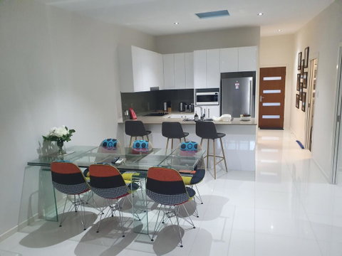 2 BDR Sea View Guest House - Holiday Adelaide 2