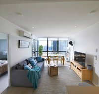 2 Bed 2 Bathroom Brand New Unit with Gym and Pool - Holiday Adelaide