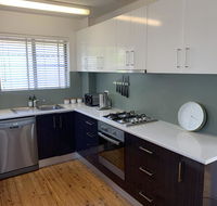 2 Bed Bar Beach Apartment - stroll to beach  cafes supermarket apartment 6 - Holiday Adelaide