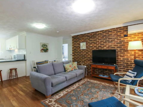 2 Bedroom St Lucia Apartment Close To UQ And CityCat - Holiday Adelaide 0