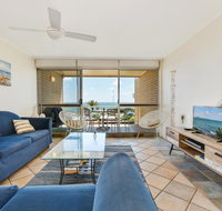 2 Bedroom Top Floor Unit - Ocean Views and Pool - Holiday Adelaide