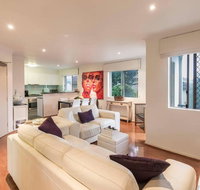 2 Bedroom with Parking  AC Close To Beach  City - Holiday Adelaide