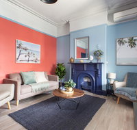 2-Bed Apartment Metres From Coogee Beach and Dining - Holiday Adelaide
