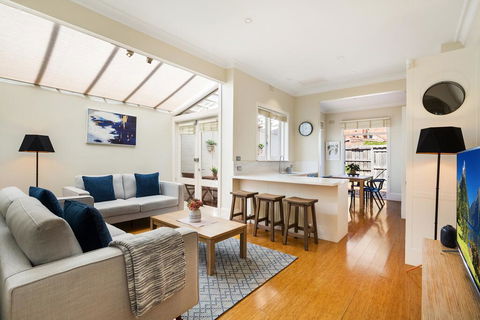 2-Bed House With Patio Near Bars And Restaurants - Holiday Adelaide 0