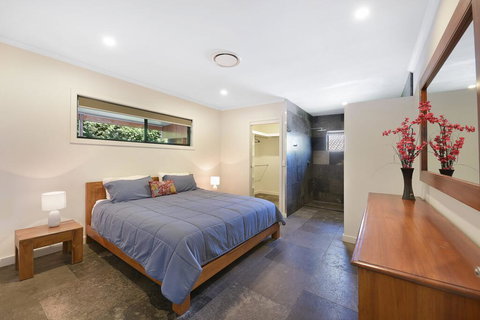 250 David Low Way, Peregian Beach - Holiday Adelaide 2