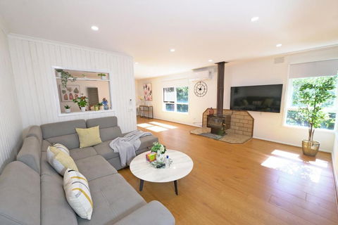 Best Location Entire House Staycation Parkland Surrounding - Holiday Adelaide 0