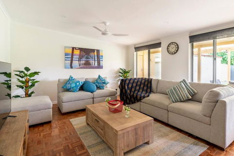 Birkinshaw Villa ( 3 Bedroom With Parkings ) - Holiday Adelaide 0