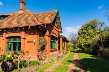 Buxton Manor with Holiday Adelaide