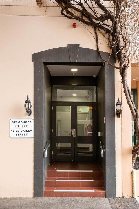 Charming City Escape Stylish CBD Suite With WiFi - Holiday Adelaide 2