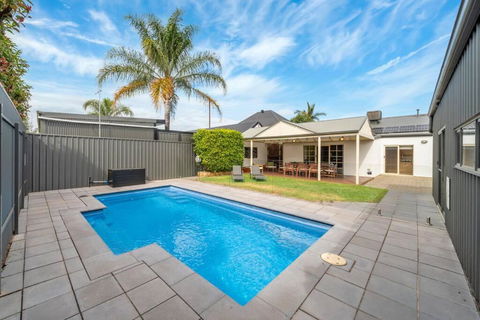 Coopers Cottage - Private Pool With Guest House - Holiday Adelaide 4