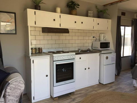 Cute Private Studio Flat With AIRCON! - Holiday Adelaide 0