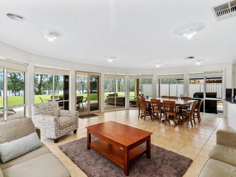 D3 Ski Ranch - Holiday Adelaide 0