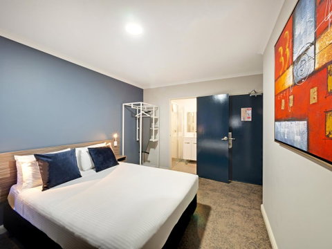 28 Hotel - Holiday Adelaide 1
