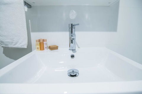 2bed2bath APT At Wolli Creek+P,  Close To Airport - Holiday Adelaide 1