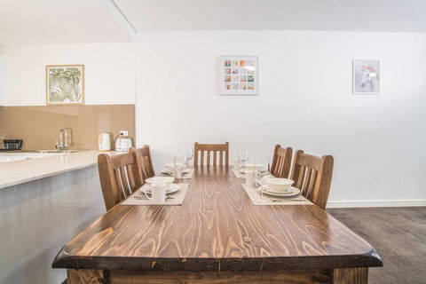 2bed2bath APT At Wolli Creek+P,  Close To Airport - Holiday Adelaide 2