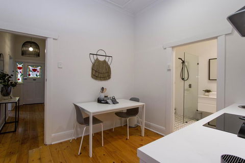 2BR Cottage With Parking Close To Adelaide CBD - Holiday Adelaide 2