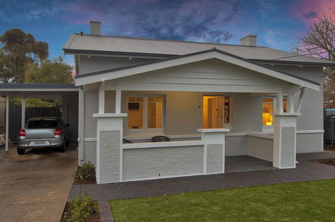 2BR Cottage With Parking Close To Adelaide CBD - Holiday Adelaide 0