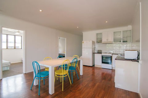 3 Bedroom Apartment / Spence St - Holiday Adelaide 1