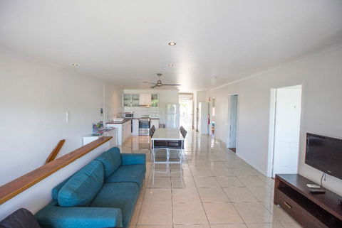 3 Bedroom Apartment // Spence St - Holiday Adelaide 0